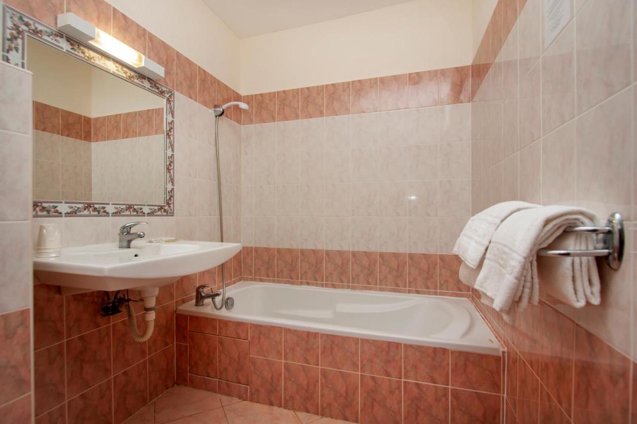 Hotel Arcu Di Sole Olmeto  Kültér fotó